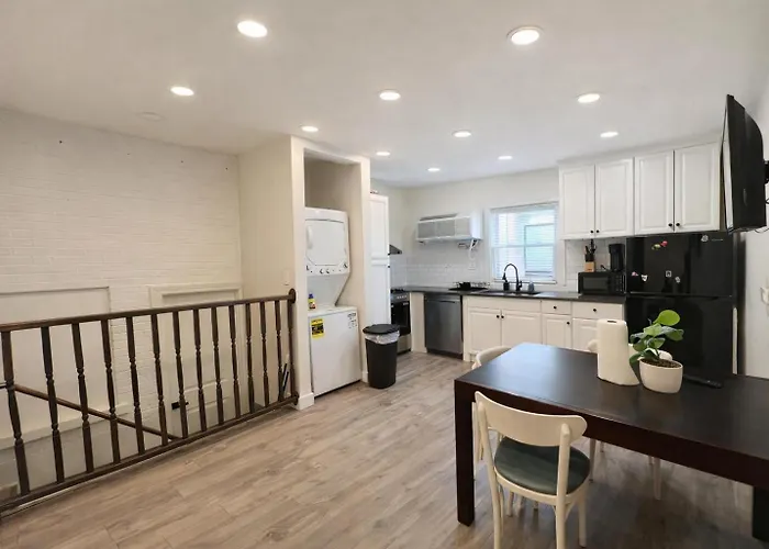 Apartment Cozy Corner Charming 1br With Wifi *